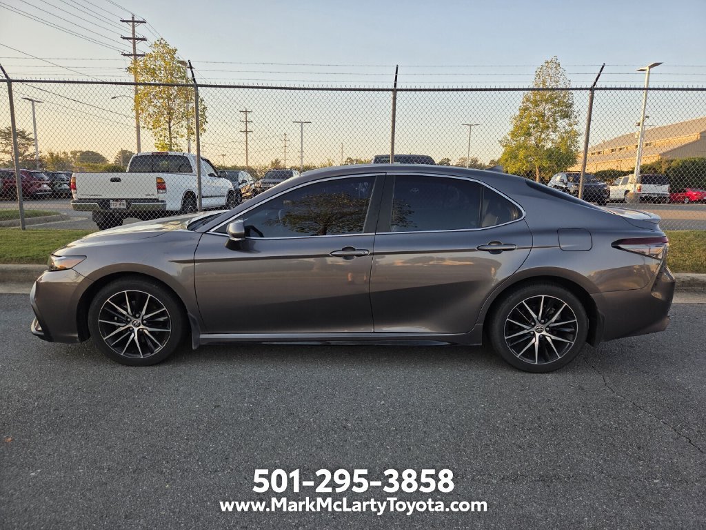 Used 2022 Toyota Camry SE FWD image 7