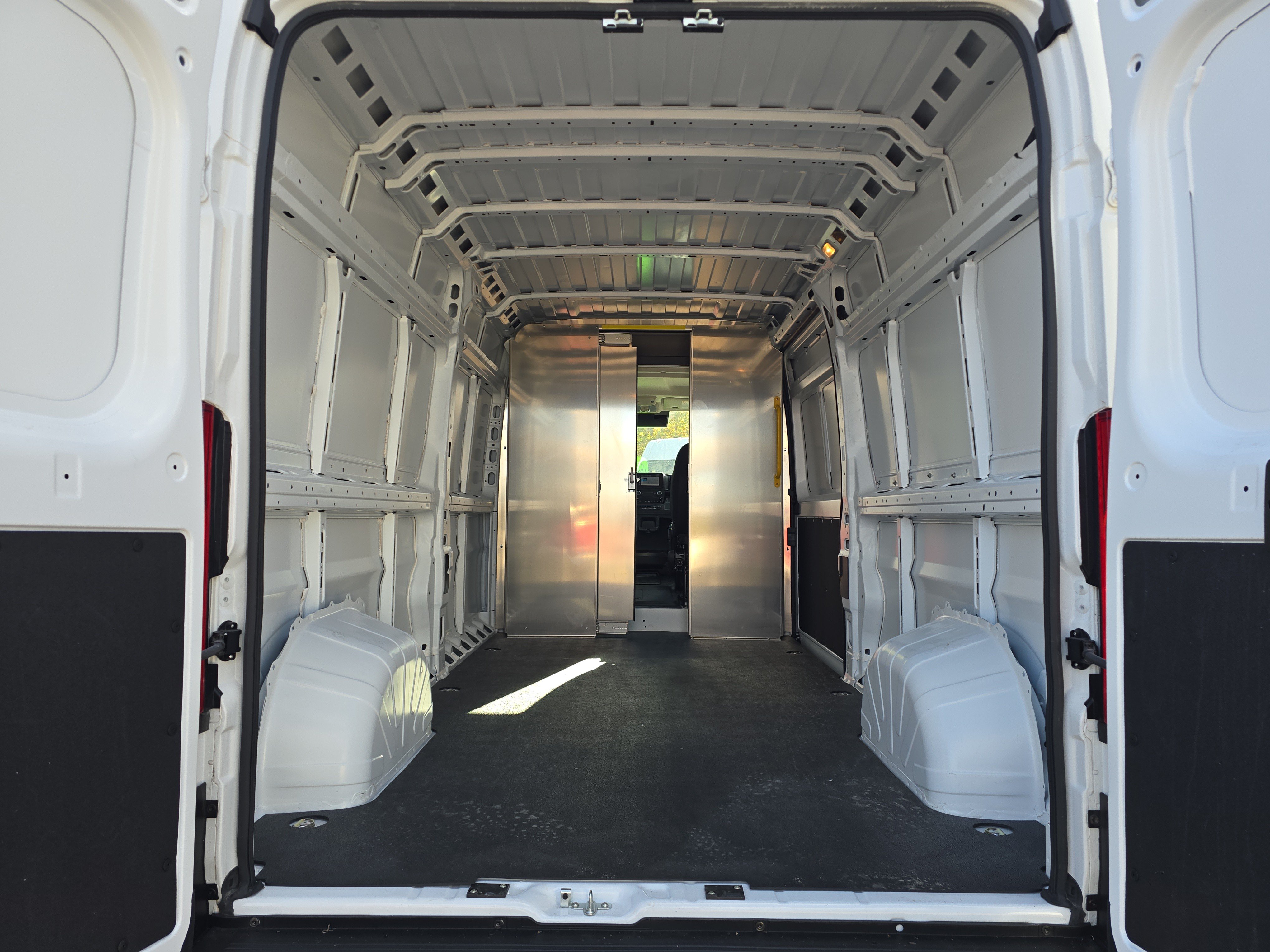 Used 2025 RAM ProMaster 2500 FWD image 7