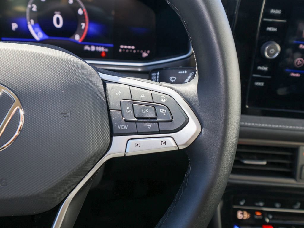 Certified 2025 Volkswagen Taos SE image 24