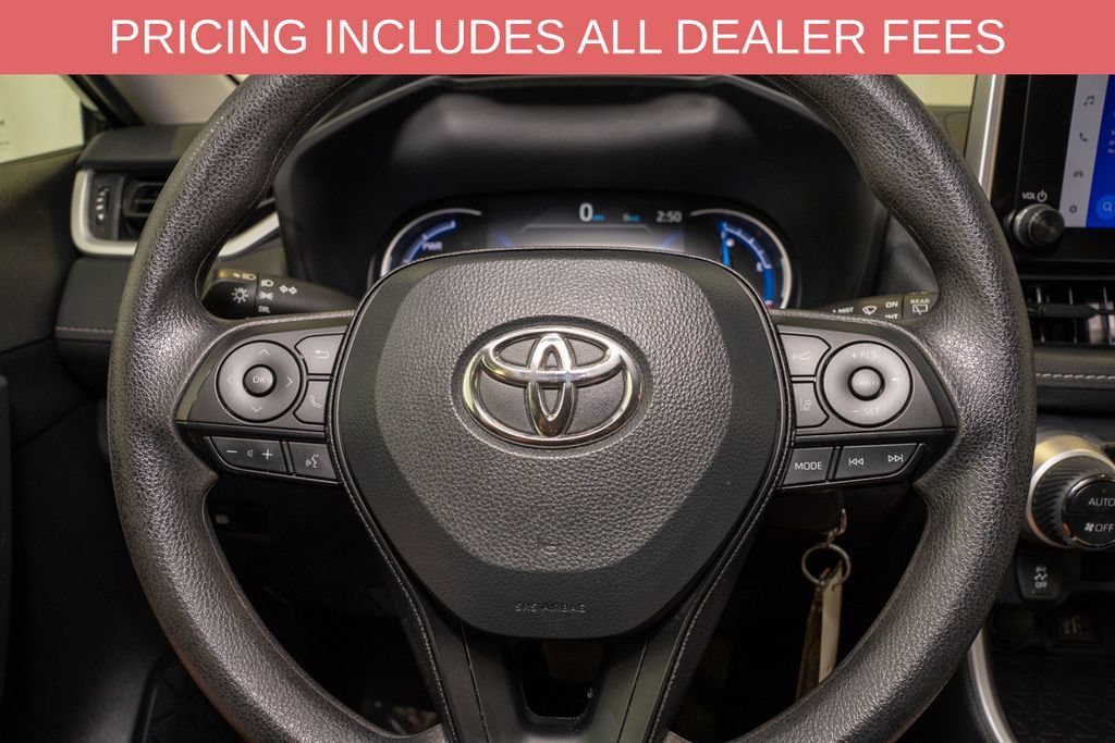 Used 2025 Toyota RAV4 LE AWD/4WD image 16
