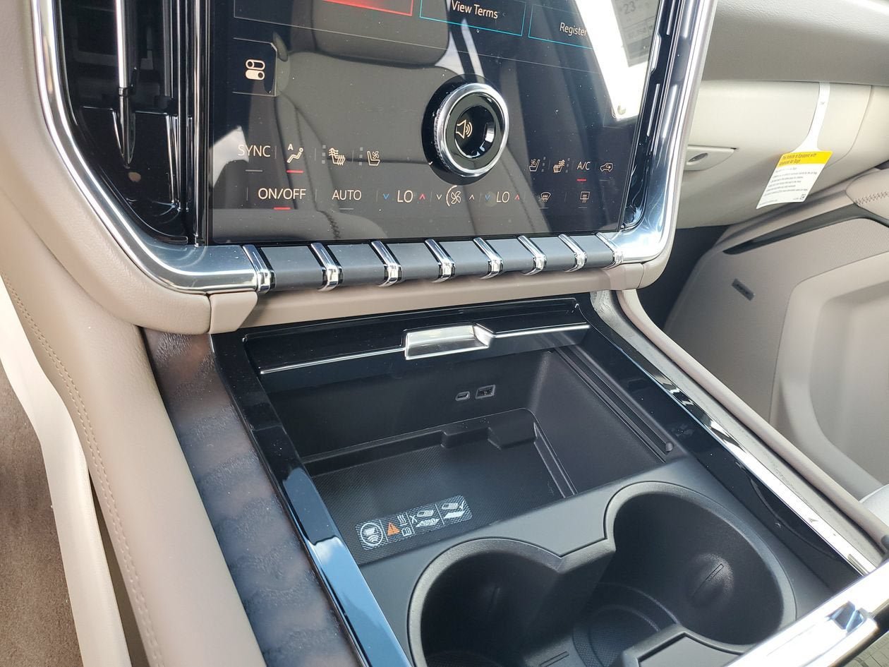 New 2026 GMC Yukon XL Denali w/ Denali Reserve Package RWD image 23