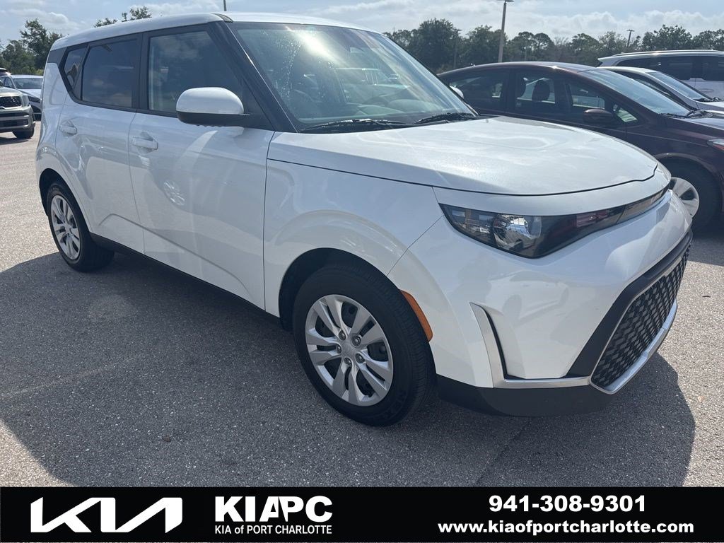 Used 2024 Kia Soul LX image 1
