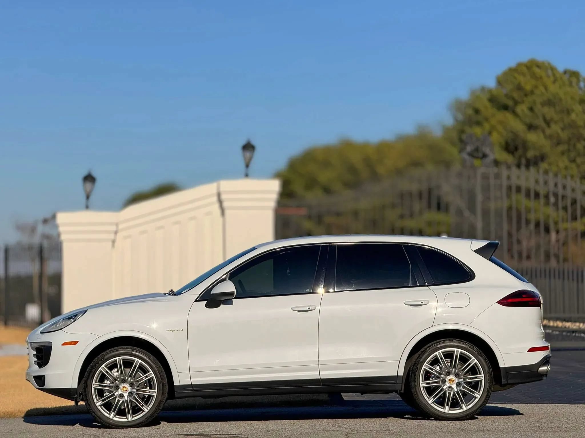 Used 2017 Porsche Cayenne S AWD/4WD image 11