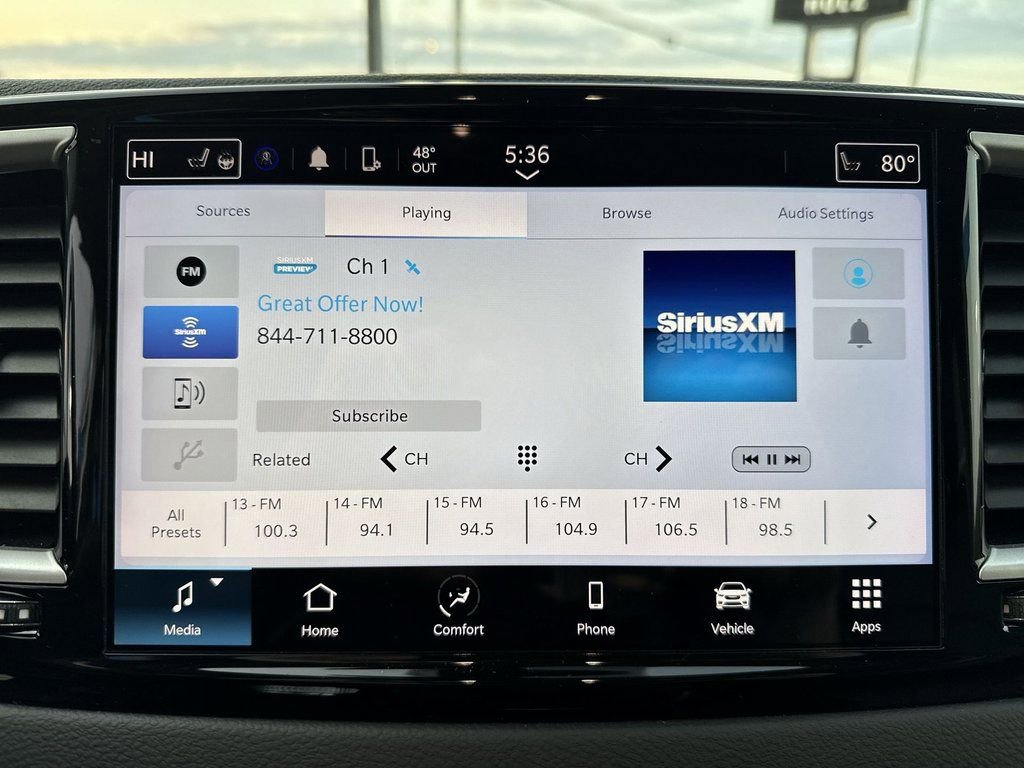 Used 2023 Chrysler Pacifica Touring-L image 9