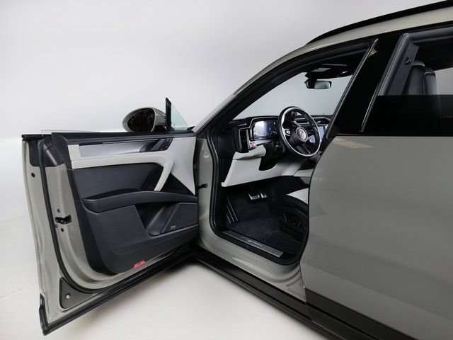 New 2026 Porsche Cayenne Electric AWD/4WD image 27