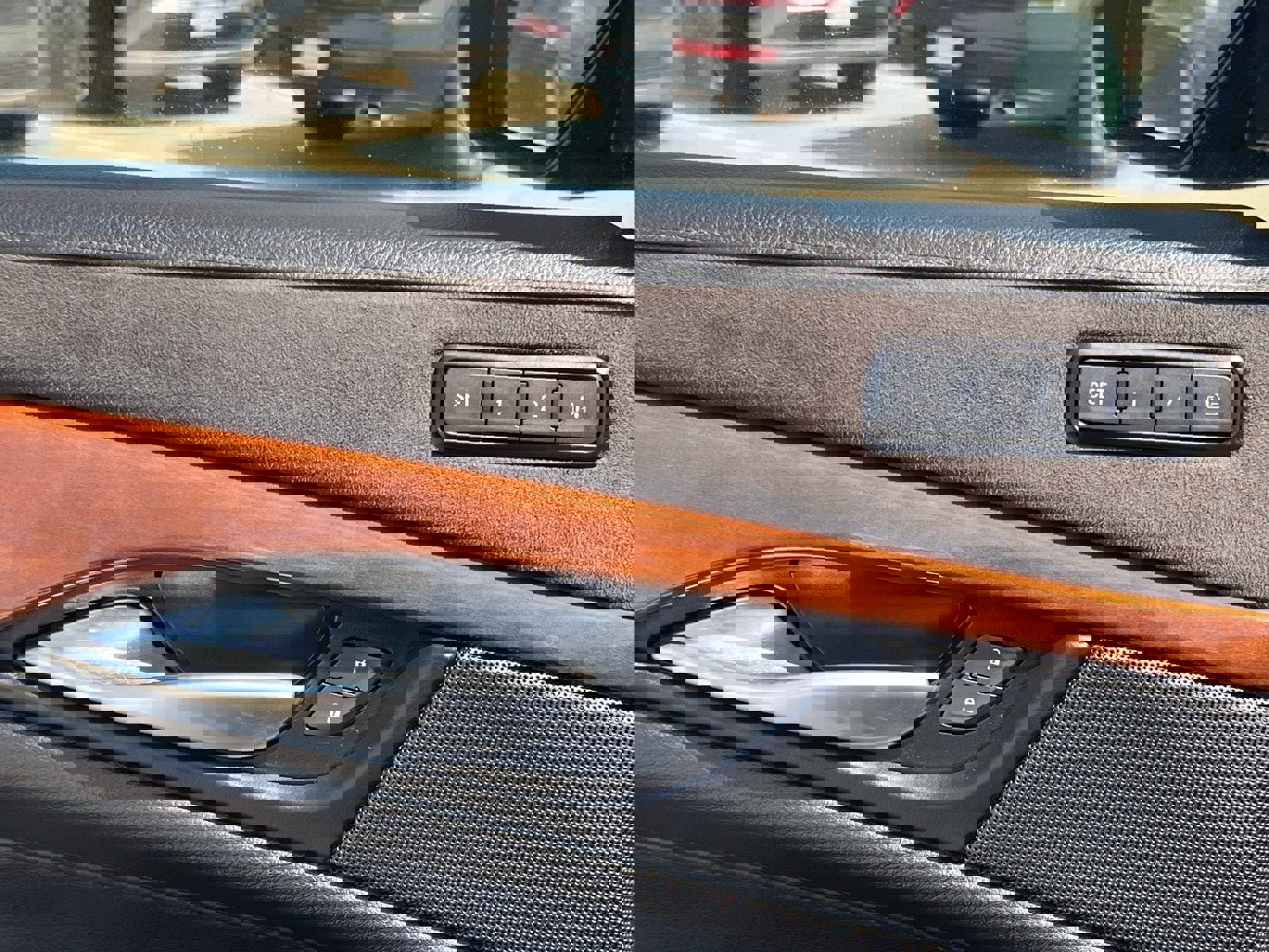 Used 2018 Cadillac Escalade Luxury RWD image 27