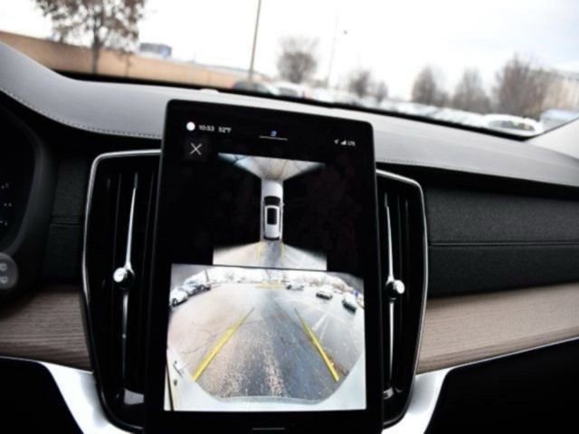 Used 2025 Volvo XC90 B6 Plus image 12