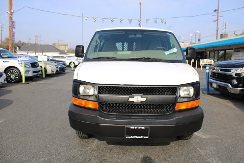 Used 2009 Chevrolet Express 2500 image 2