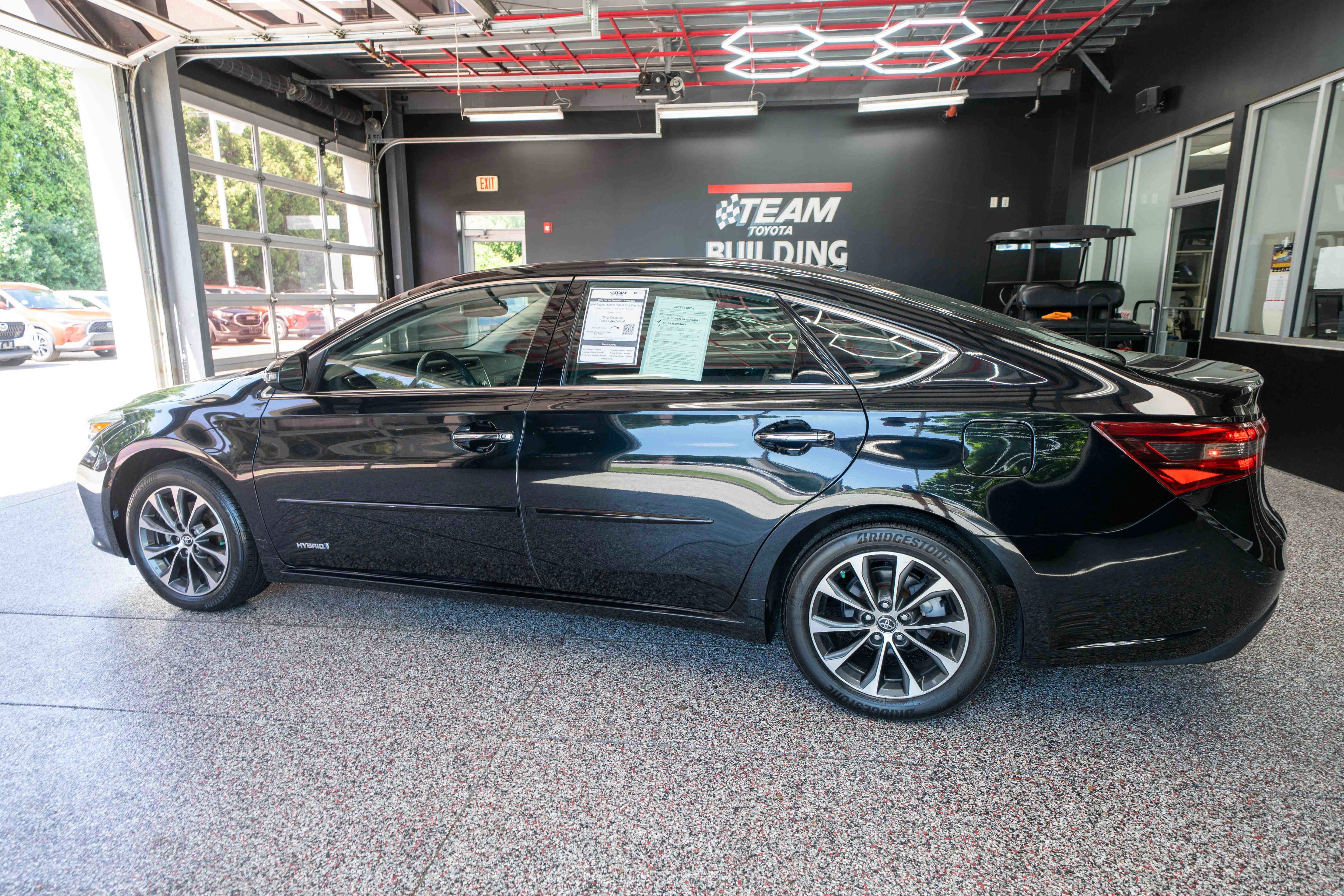 Used 2016 Toyota Avalon XLE Premium w/ Protection Package FWD image 2