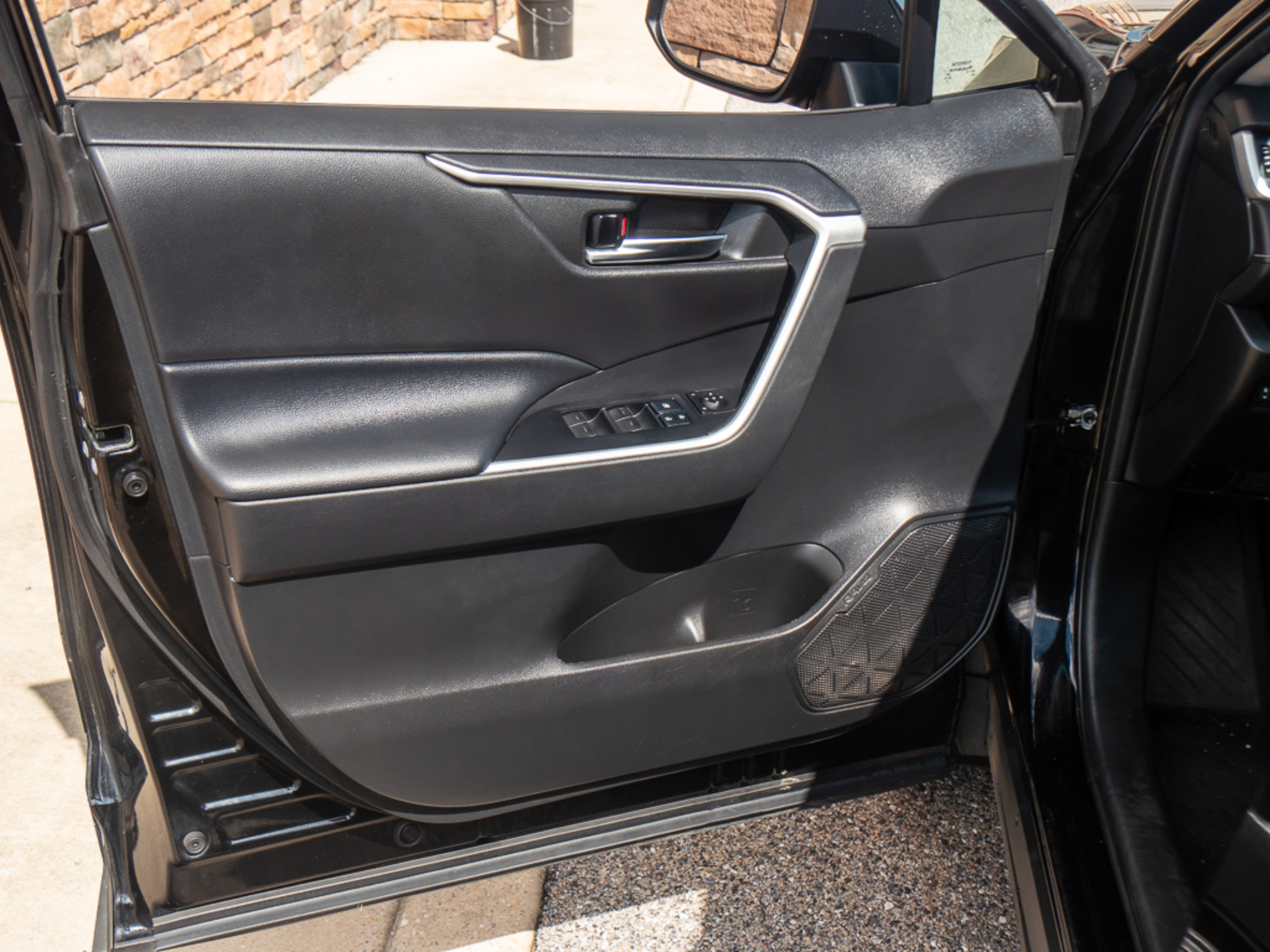 Used 2022 Toyota RAV4 XLE w/ Convenience Package AWD/4WD image 10