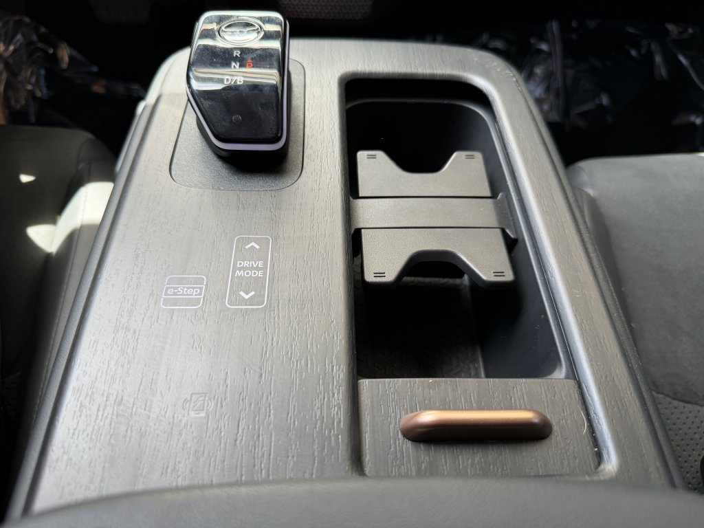 Used 2025 Nissan Ariya FWD image 22