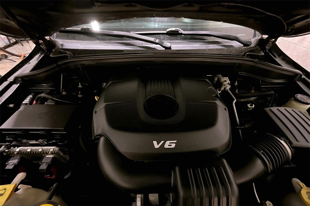 Used 2015 Jeep Grand Cherokee Laredo image 28