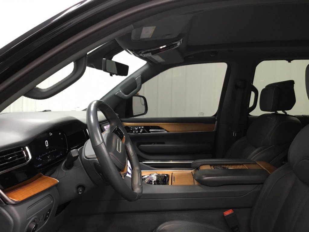 Used 2022 Jeep Grand Wagoneer Series II AWD/4WD image 7