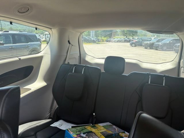 Used 2020 Chrysler Pacifica Limited FWD image 39