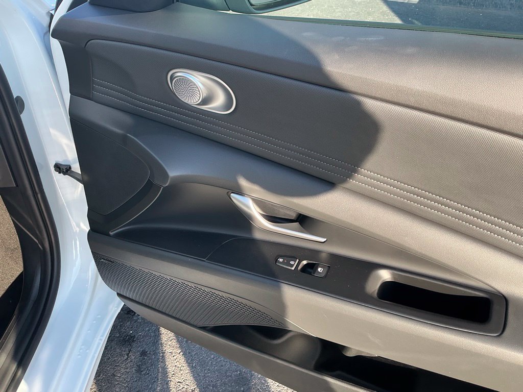 Certified 2026 Hyundai Elantra Limited FWD image 31