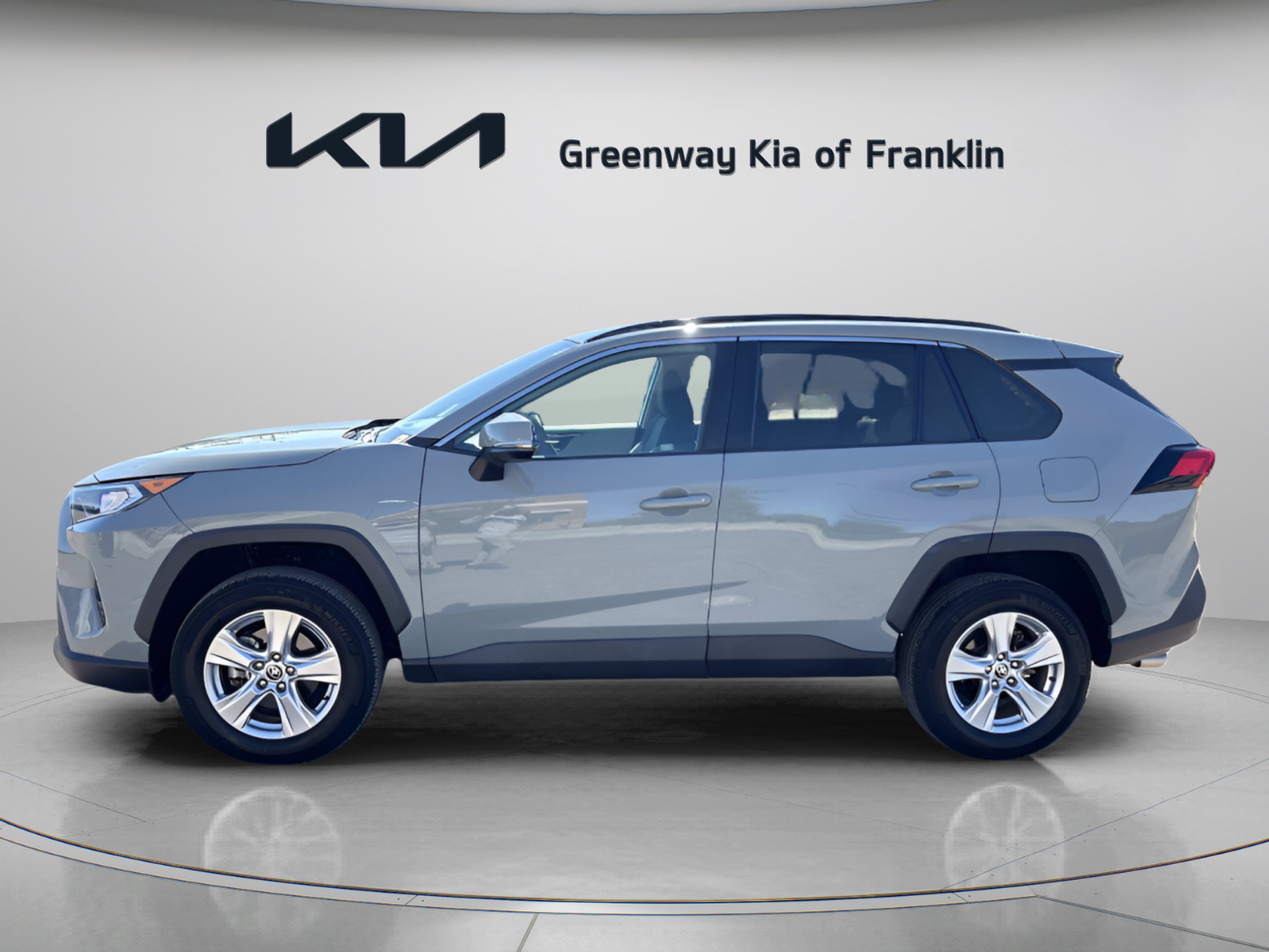 Used 2021 Toyota RAV4 XLE w/ Convenience Package AWD/4WD image 4