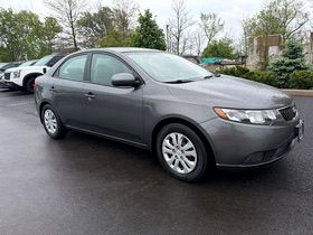 Used 2013 Kia Forte EX w/ Fuel Economy Pkg FWD image 2