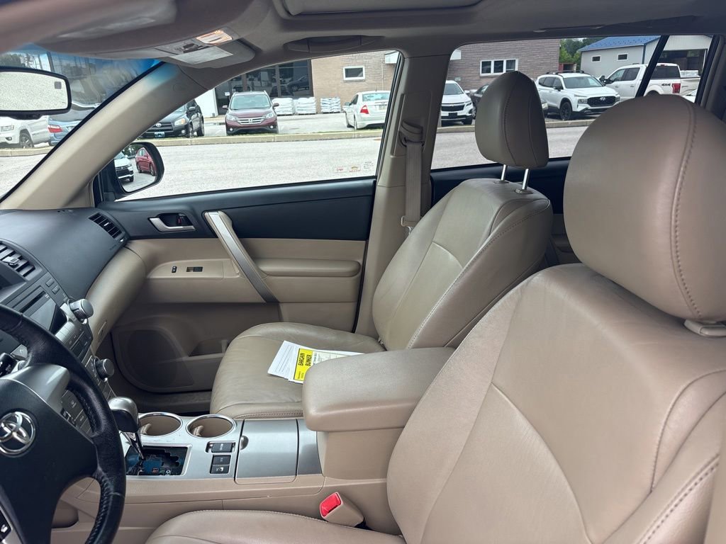 Used 2011 Toyota Highlander SE w/ Tow Pkg AWD/4WD image 14