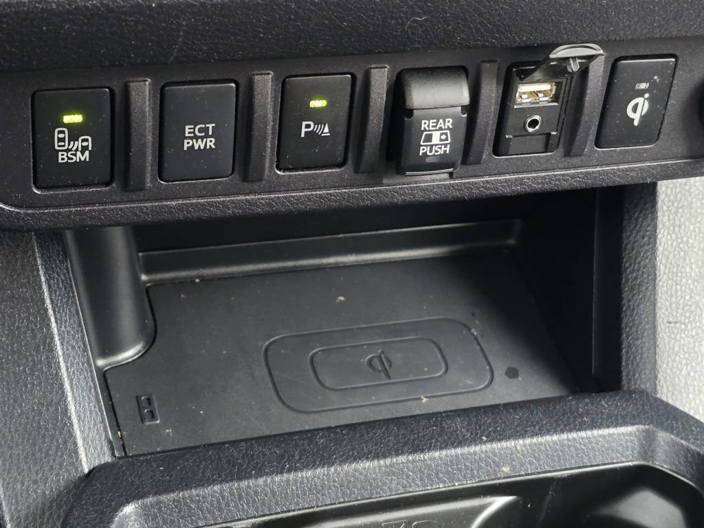 Used 2019 Toyota Tacoma TRD Off-Road w/ Technology Package AWD/4WD image 11