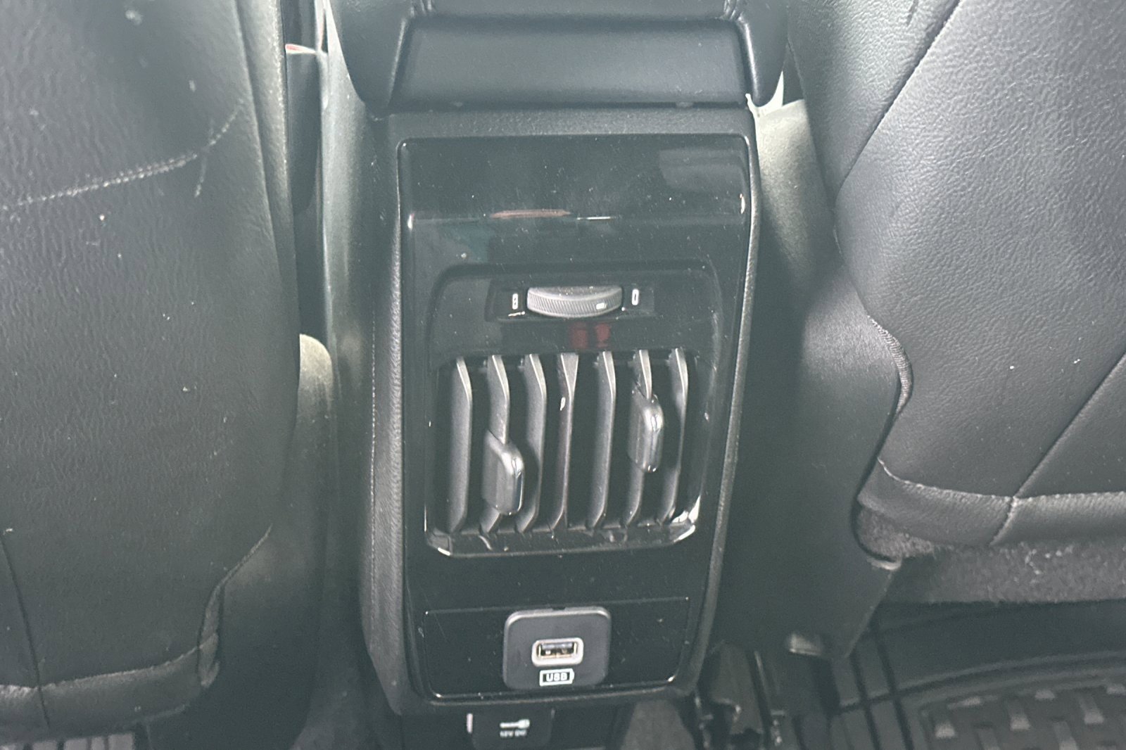 Used 2024 Jeep Compass Latitude image 40