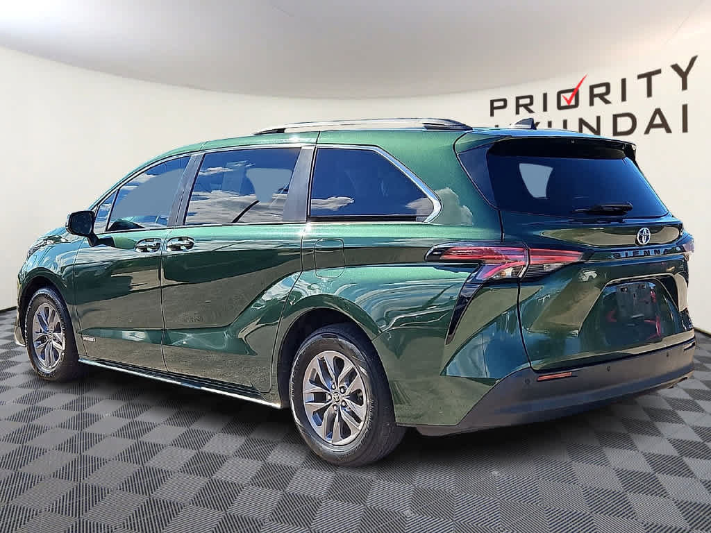 Used 2021 Toyota Sienna XLE FWD image 6