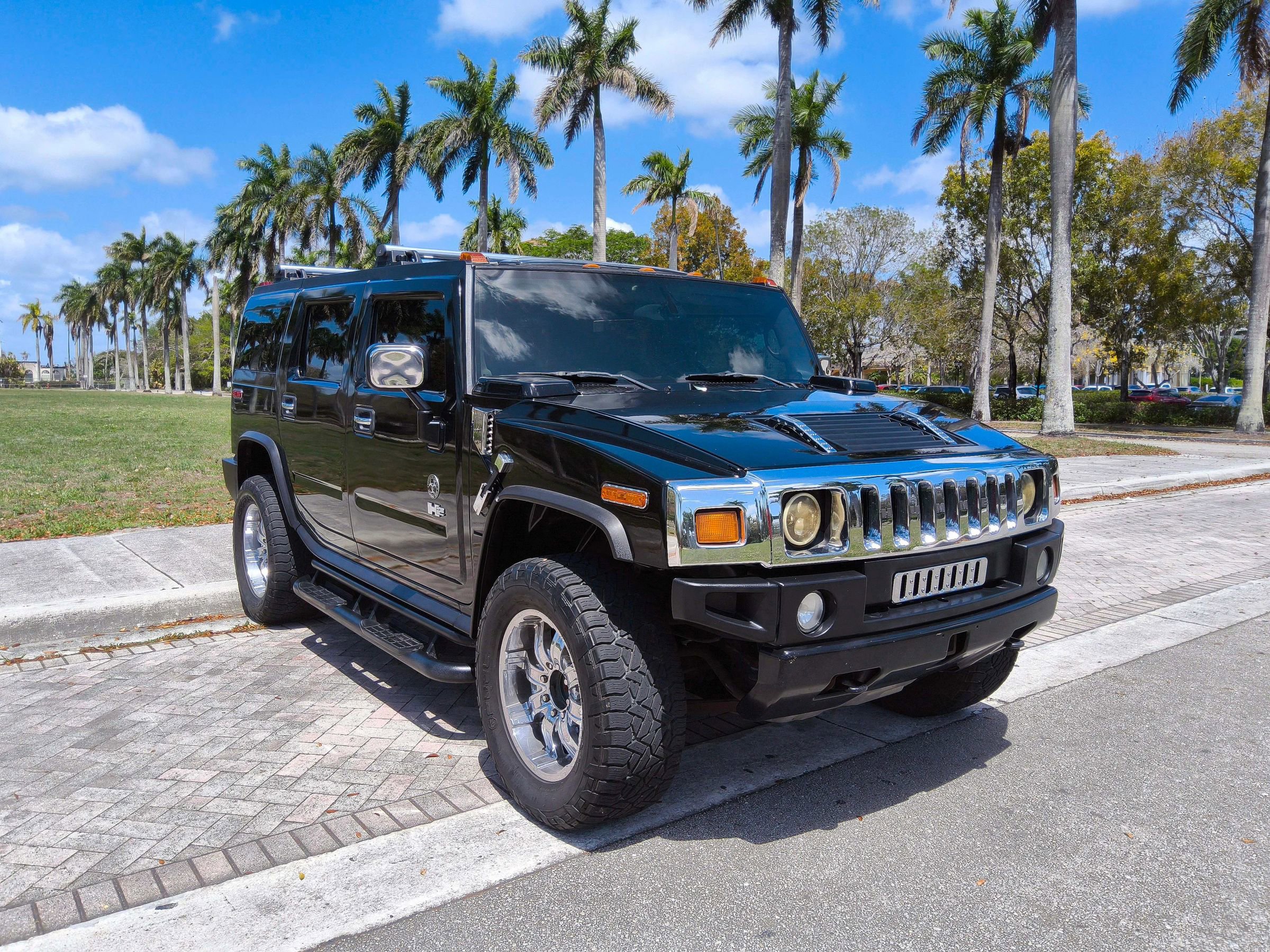 Used 2003 HUMMER H2 w/ Preferred Equipment Group image 1