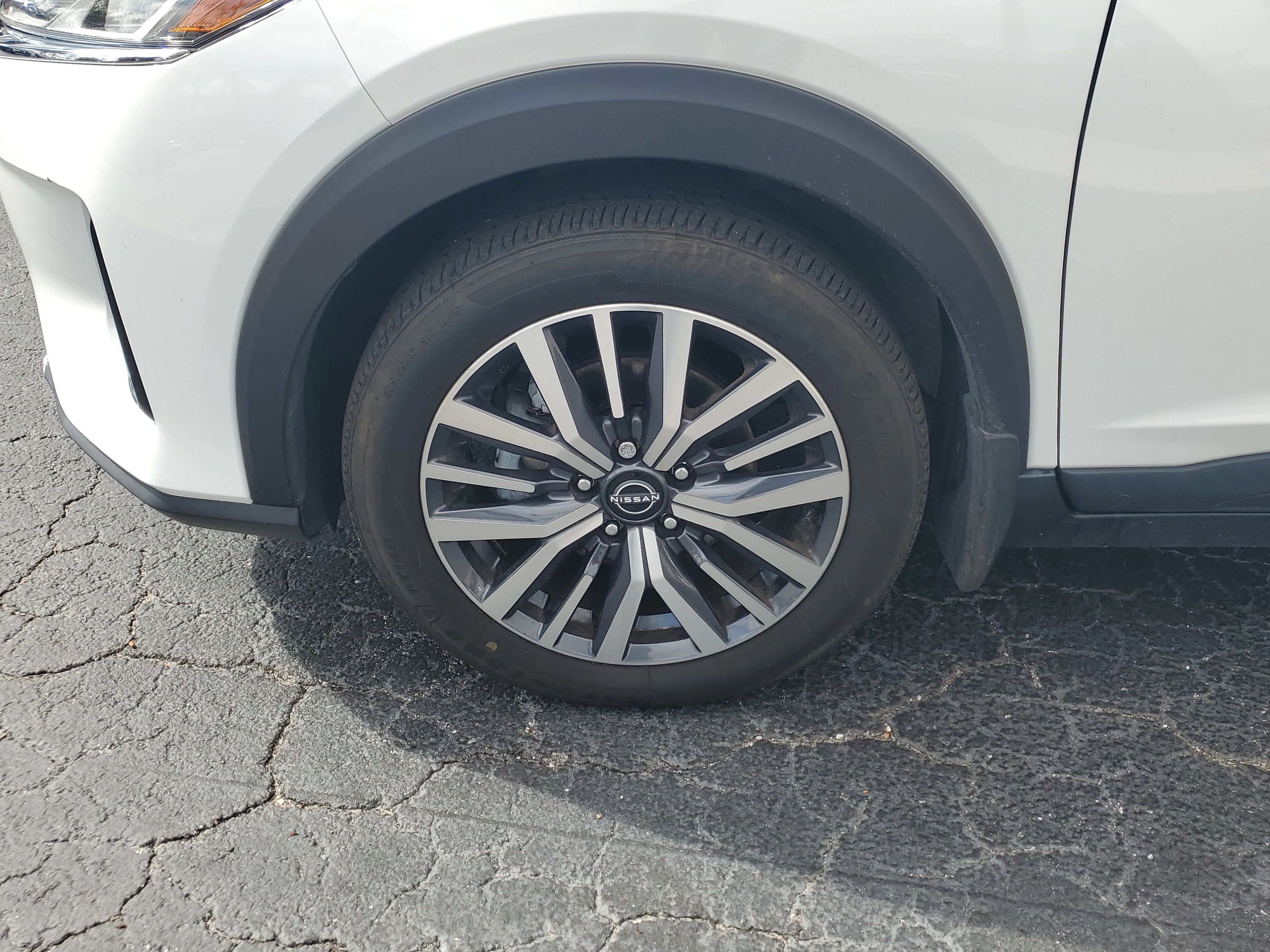 Certified 2024 Nissan Kicks SV image 4