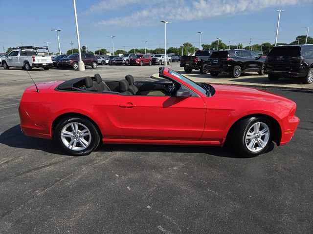 Used 2014 Ford Mustang Convertible RWD image 17