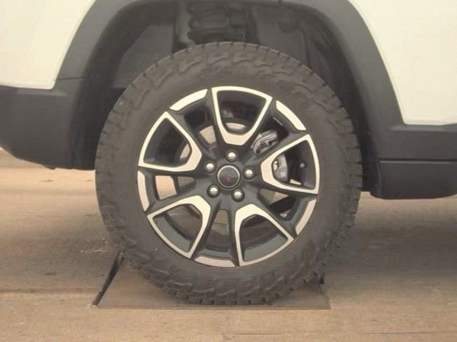 Used 2025 Jeep Compass Trailhawk image 21