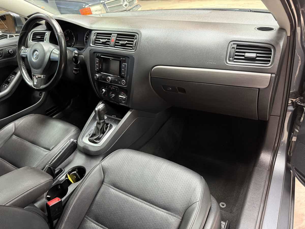 Used 2013 Volkswagen Jetta TDI FWD image 9