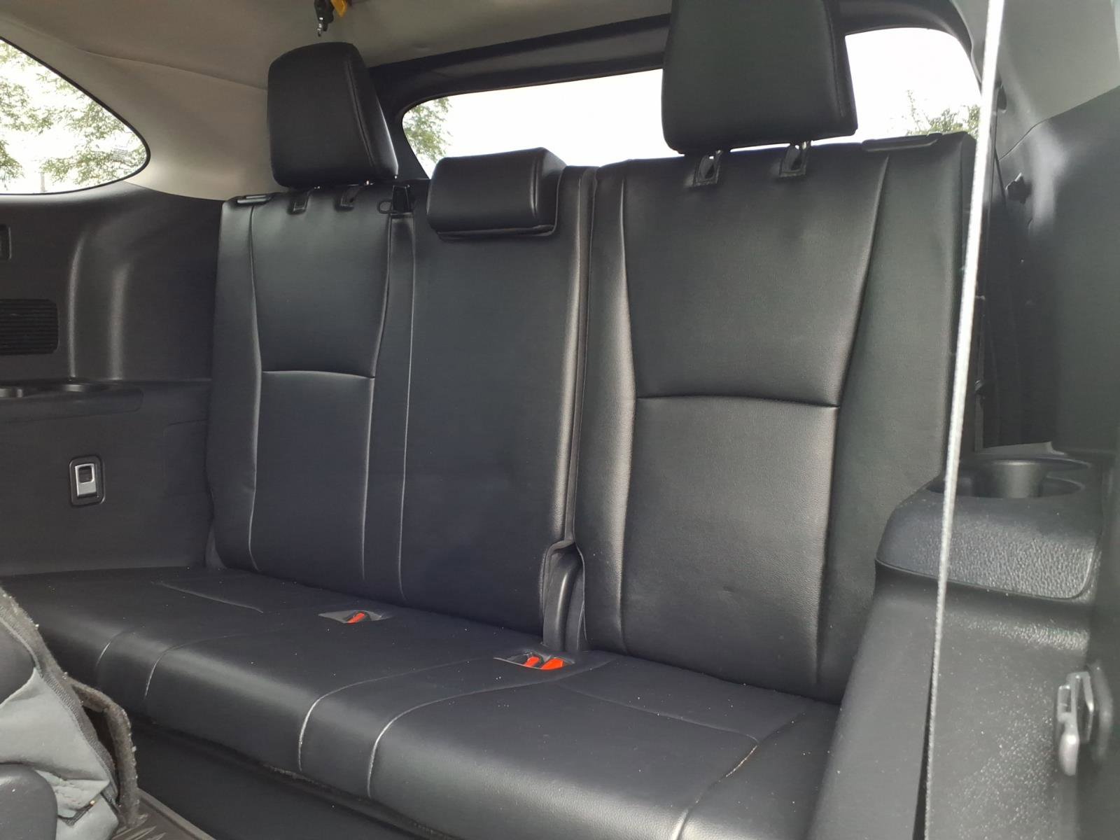 Used 2022 Toyota Highlander XLE AWD/4WD image 16