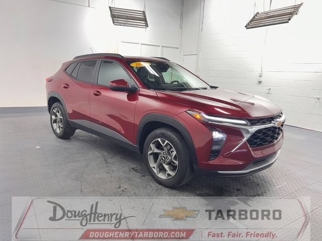 Used 2025 Chevrolet Trax LT FWD image 4
