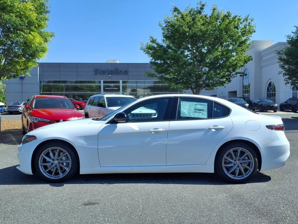 New 2025 Alfa Romeo Giulia w/ Driving Assist Package RWD image 18
