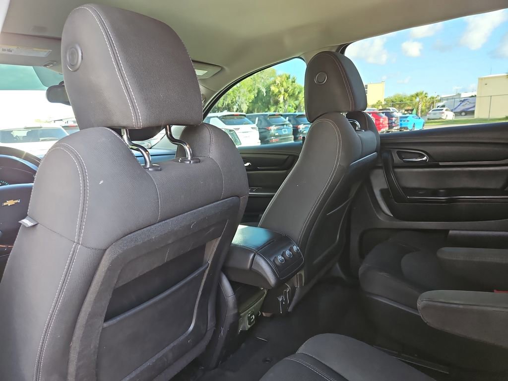 Used 2017 Chevrolet Traverse LT w/ Style and Technology Package FWD image 12