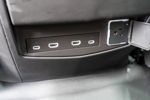 Used 2024 Cadillac Escalade Premium Luxury w/ Performance Package image 30