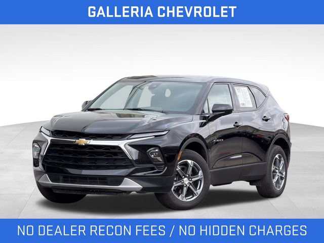 Used 2025 Chevrolet Blazer LT image 2
