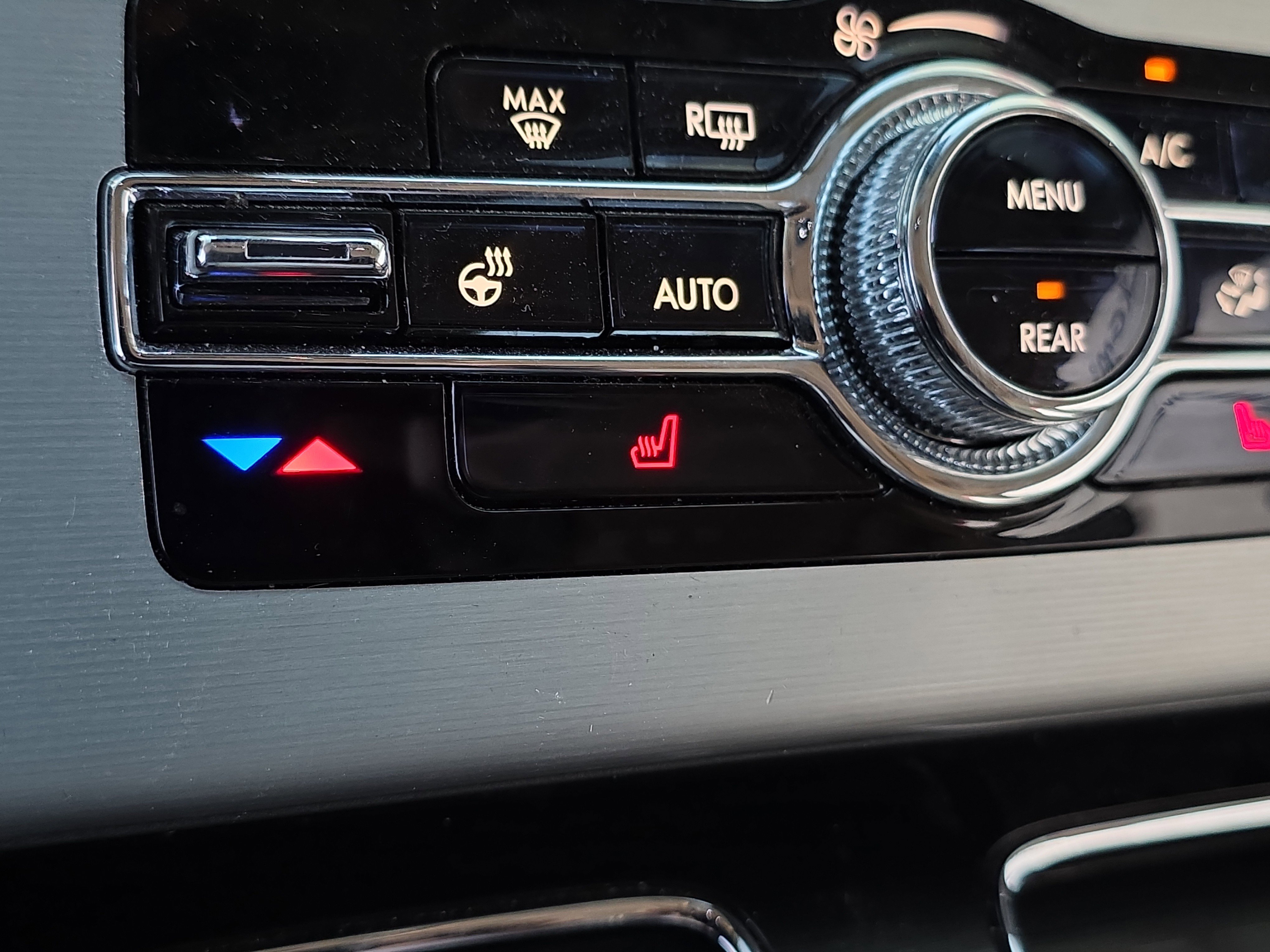 Used 2023 Lincoln Aviator 2WD w/ Elements Package image 27