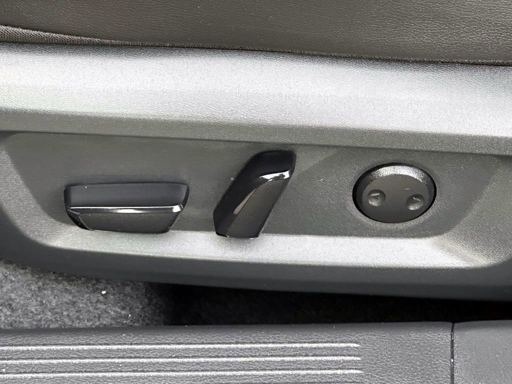 Certified 2025 Nissan Rogue SV image 19