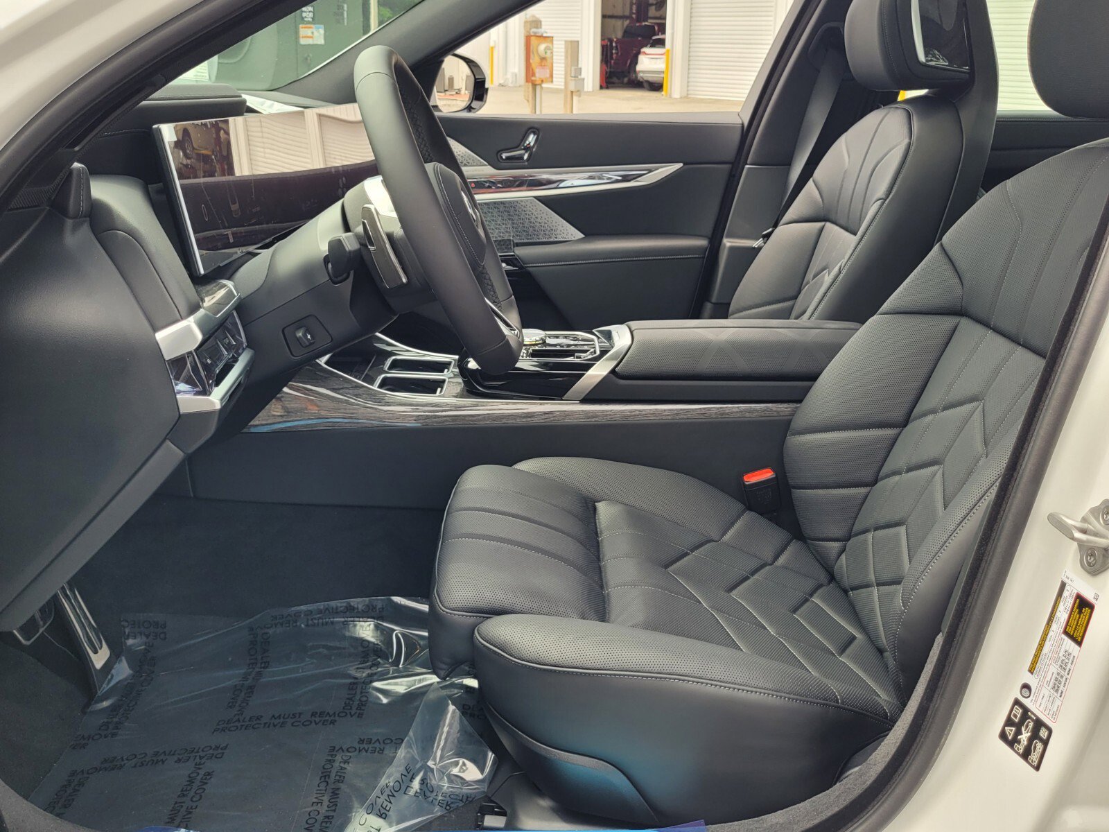 Used 2026 BMW 760i xDrive w/ Executive Package image 10