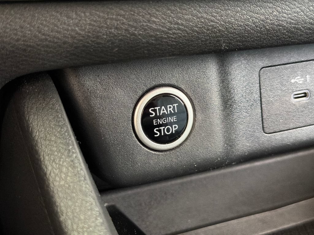 Used 2023 Nissan Rogue SV AWD/4WD image 6