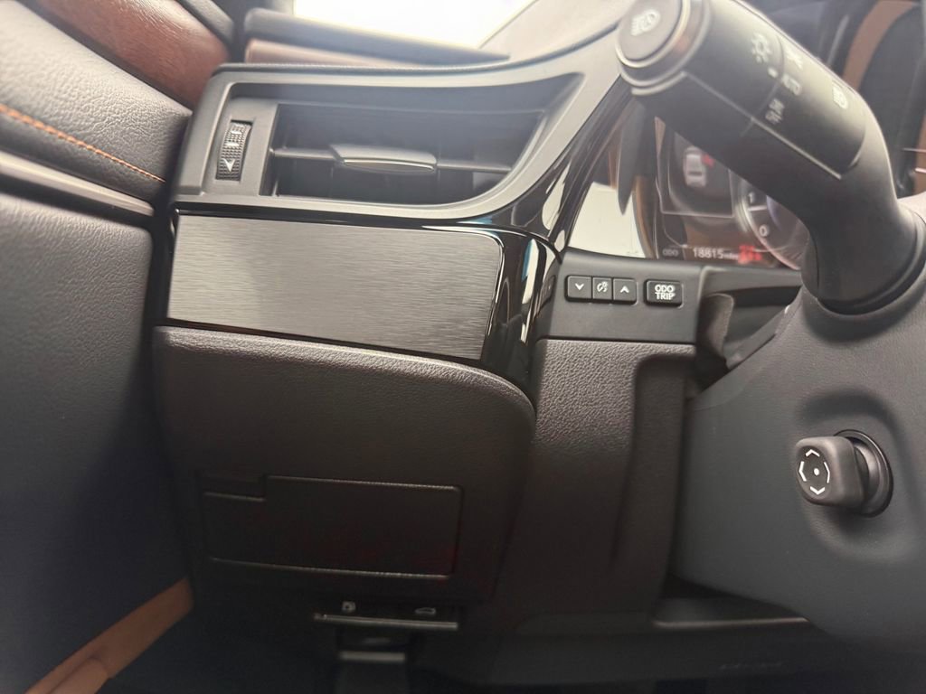 Used 2025 Lexus ES 350 w/ Premium Package image 22