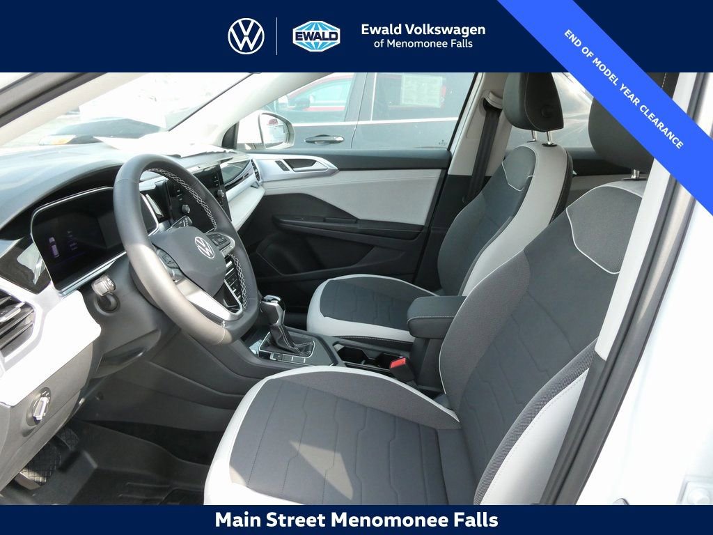 Certified 2025 Volkswagen Taos SE image 29