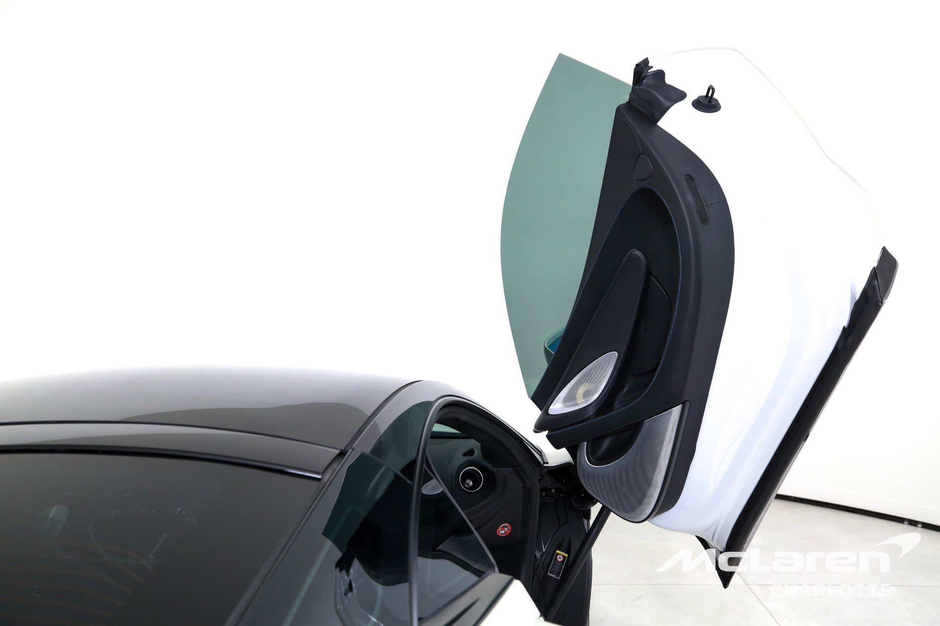 Used 2022 McLaren GT image 18