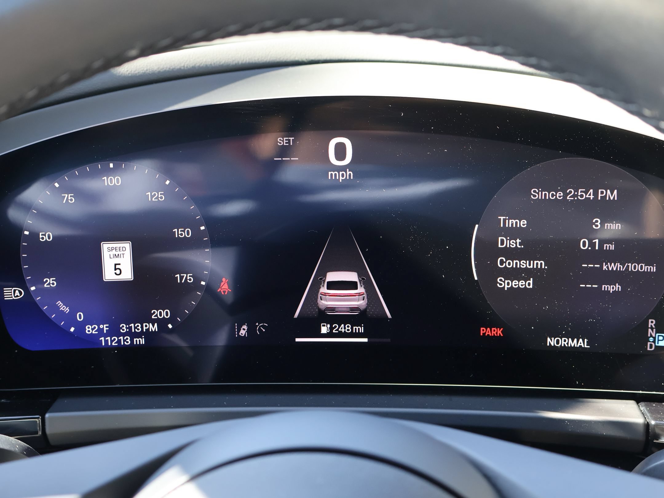 Certified 2025 Porsche Macan 4S Electric AWD/4WD image 20