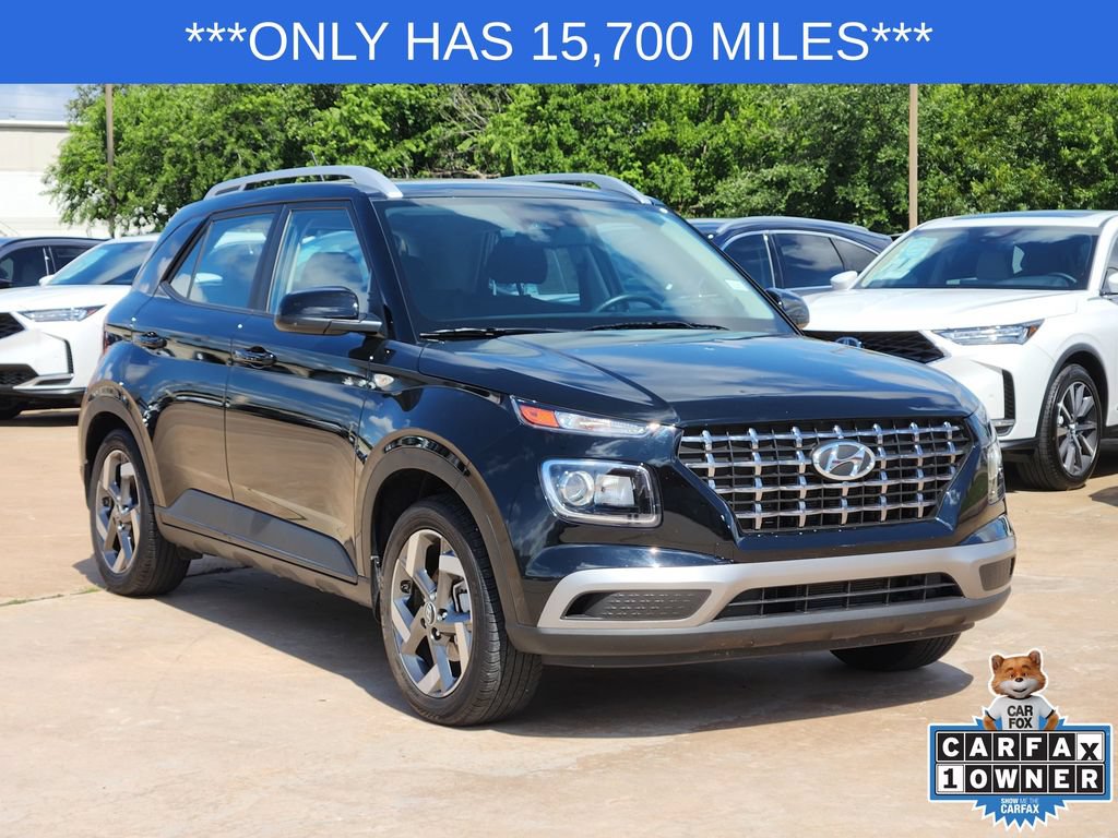 Used 2024 Hyundai Venue SEL FWD image 3