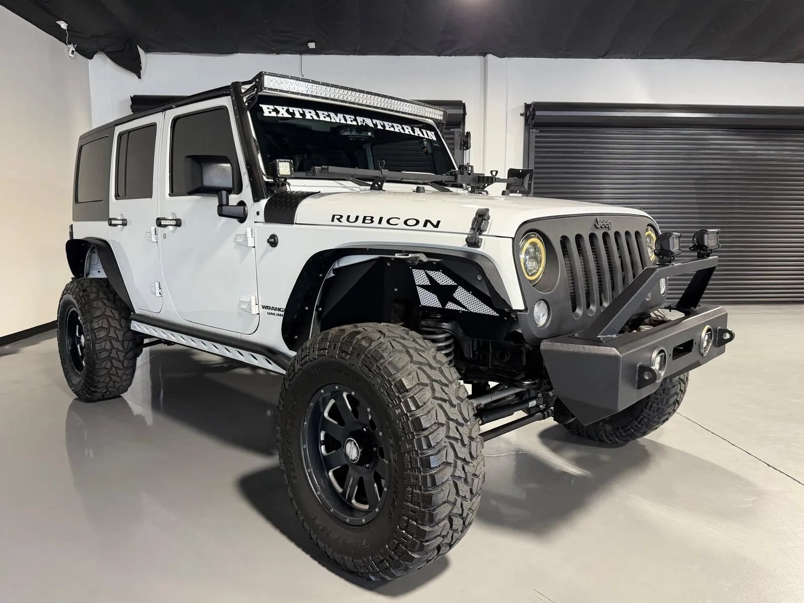Used 2015 Jeep Wrangler Unlimited Rubicon w/ Connectivity Group AWD/4WD image 3