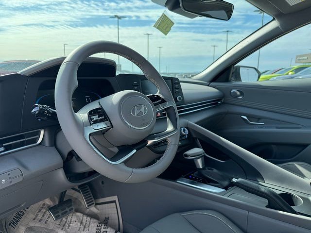 Used 2025 Hyundai Elantra Sport image 17