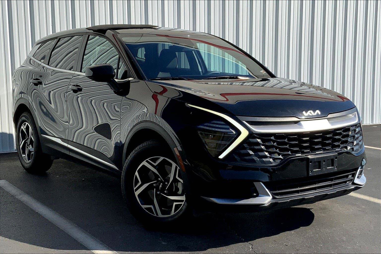 Used 2024 Kia Sportage LX image 2