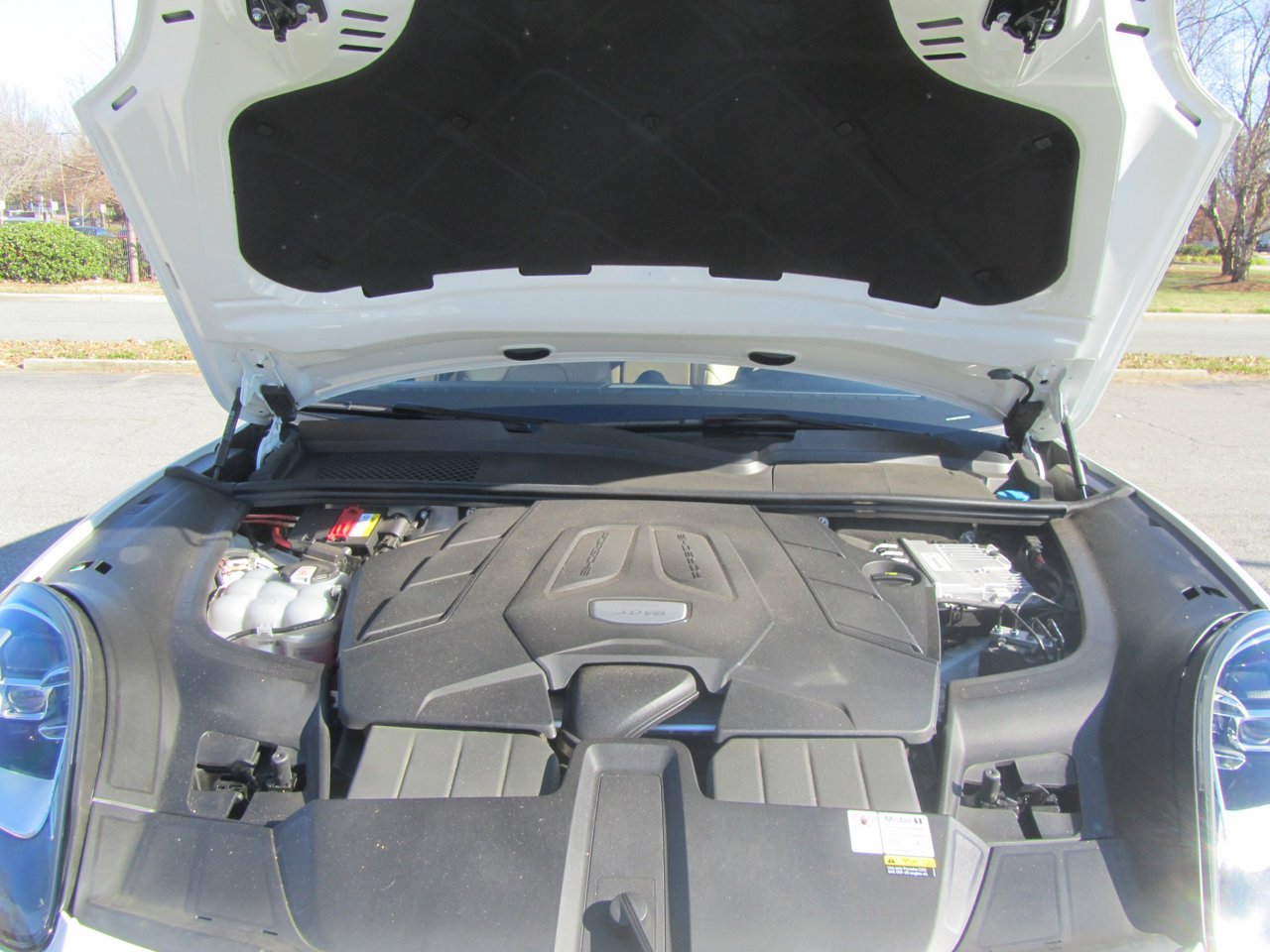 Used 2022 Porsche Cayenne image 25