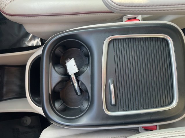 Used 2020 Chrysler Pacifica Limited image 32